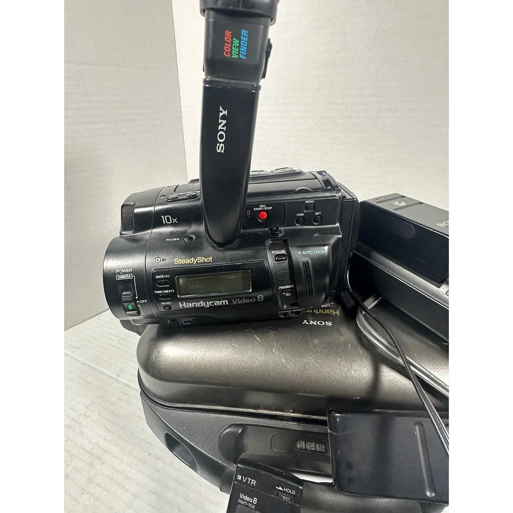 Sony Handycam Video 8 CCD-TR91 Camcorder Bundle SteadyShot 10x Zoom NTSC Case